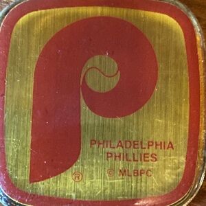 Classic 1980s Philadelphia Phillies logo keychain. Metal.